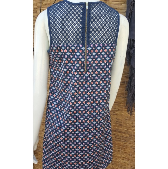 Sleeveless Geometric Hexagon Print Blue Lace Dress - Picture 3 of 4